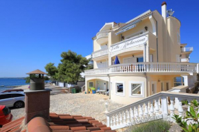 Apartment Brodarica 15270b